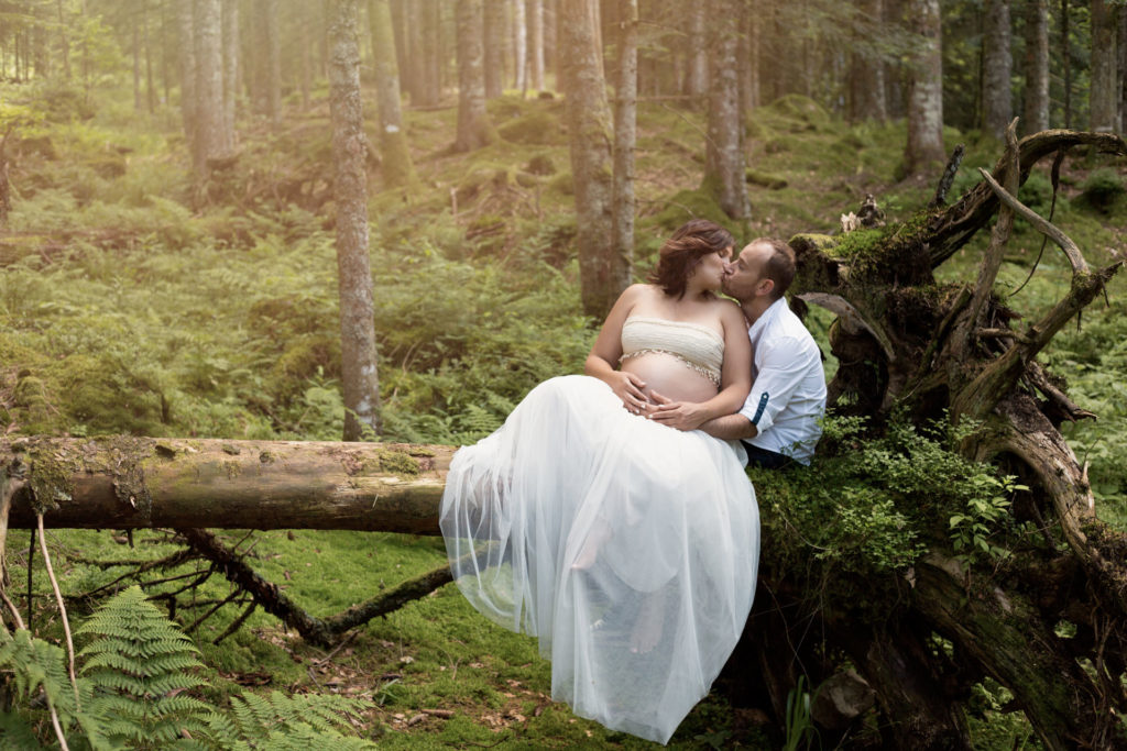 photo pro de grossesse en extérieur en Alsace